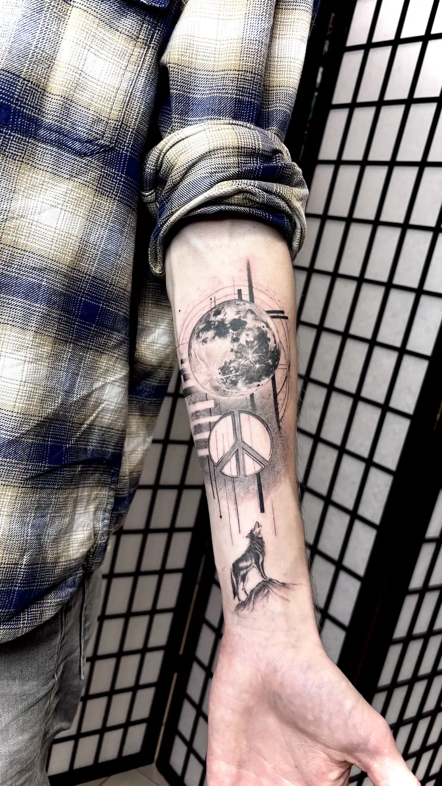 Originální tetování od Šimona Holomka – ukázka motivu IMG_1023 | Tattoo Gallery Brno a Neon Spot Hodonín | Precizní práce, kreativní návrhy, profesionální tetování.