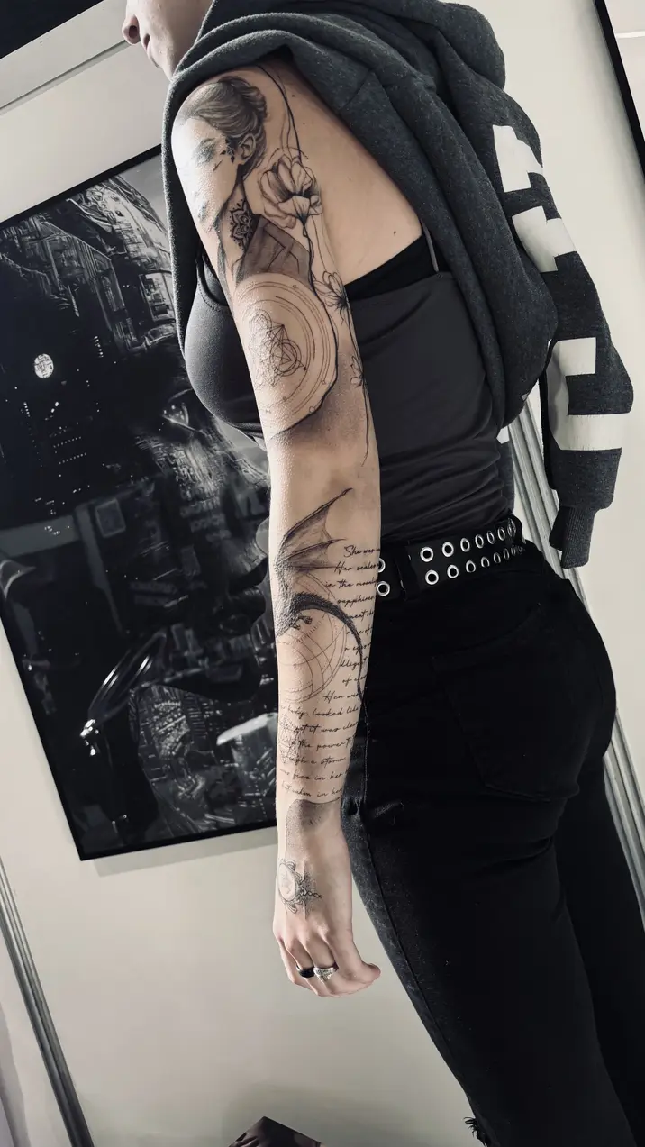 Originální tetování od Šimona Holomka – ukázka motivu IMG_7737 | Tattoo Gallery Brno a Neon Spot Hodonín | Precizní práce, kreativní návrhy, profesionální tetování.