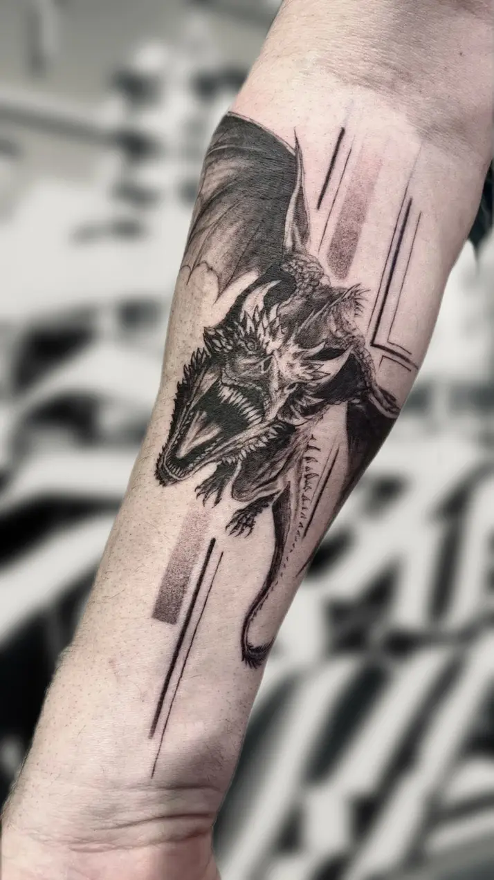 Originální tetování od Šimona Holomka – ukázka motivu photo-output | Tattoo Gallery Brno a Neon Spot Hodonín | Precizní práce, kreativní návrhy, profesionální tetování.